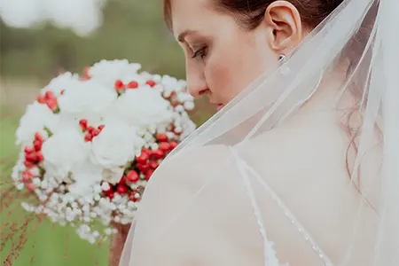 Braut-Fotoshooting mit Strauß